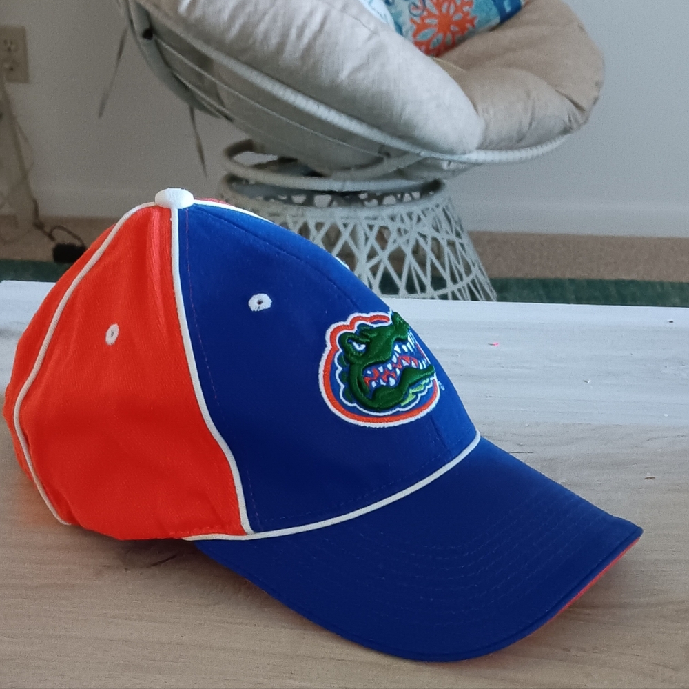- FLORIDA GATORS CAP
